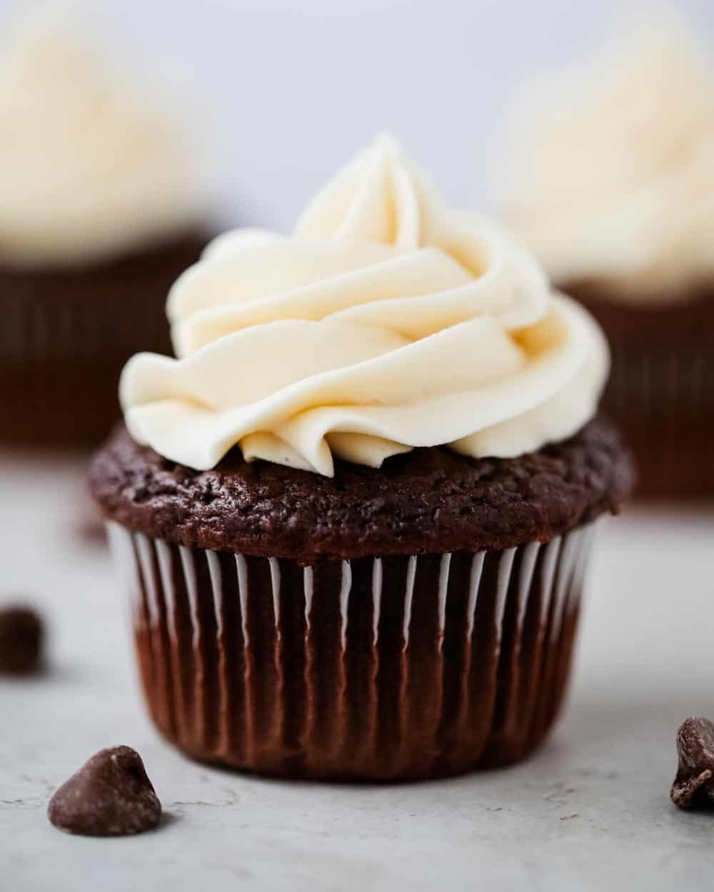 Chocolate Cupcakes With Vanilla