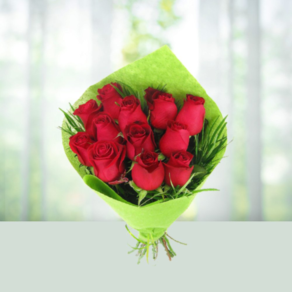 12 Pretty Red Rose Bouquet